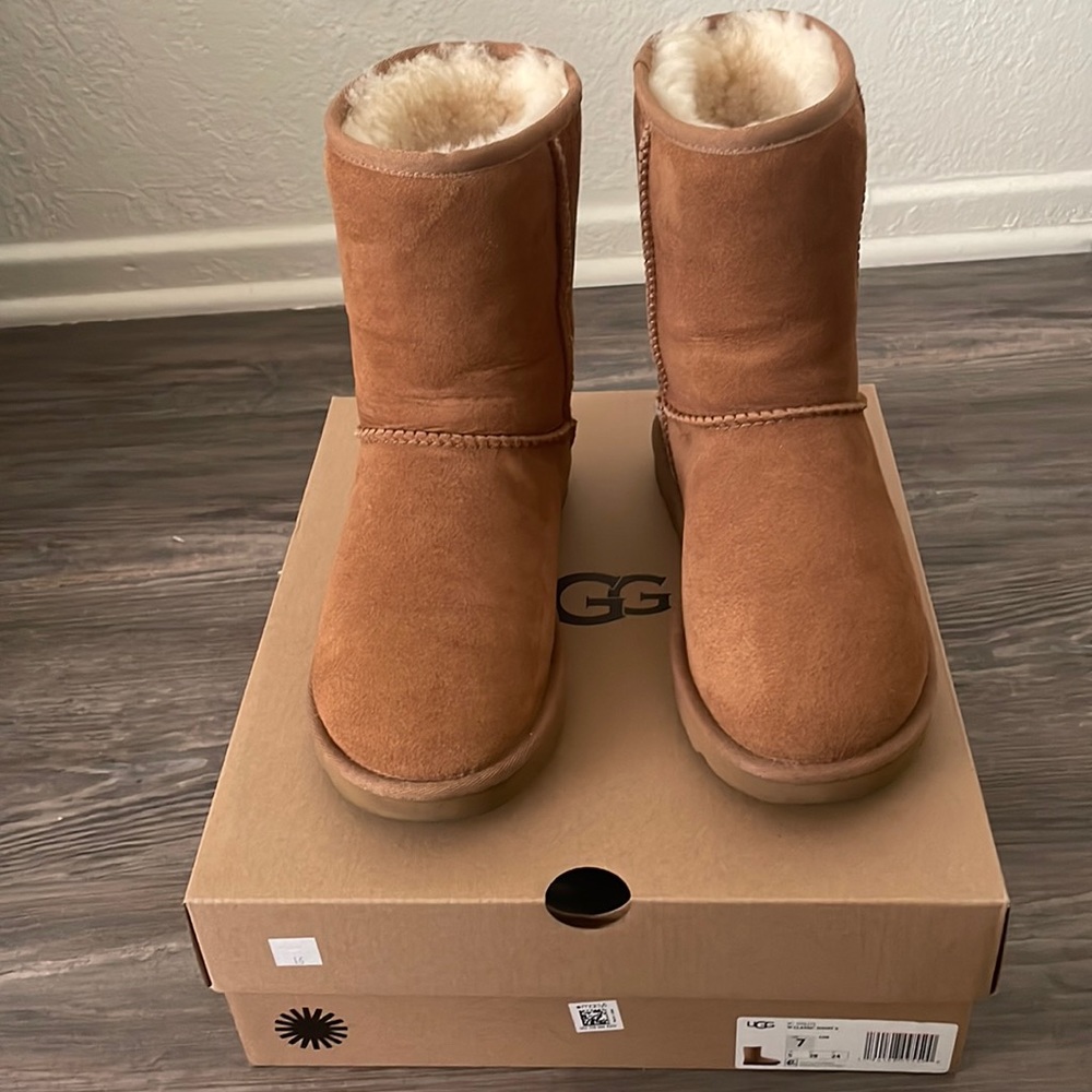 UGG Classic Short II